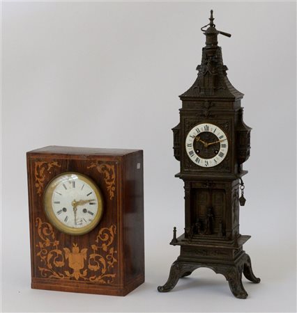 "Lotto composto da due pendole da tavolo una intarsiata a fiori, l'altra di for