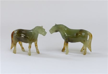 Coppia di cavalli in pietra dura (h. cm 10) (difetti)