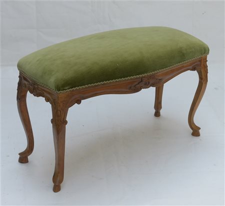 Panchetto con fascia e gambe intagliate a volute (cm 90x36x50) (difetti)