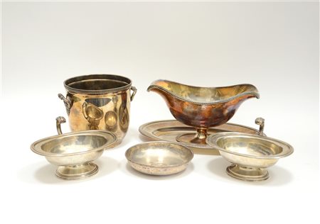 Lotto composto da tre salsiere e due ciotole in argento. Italia, secolo XX (l m