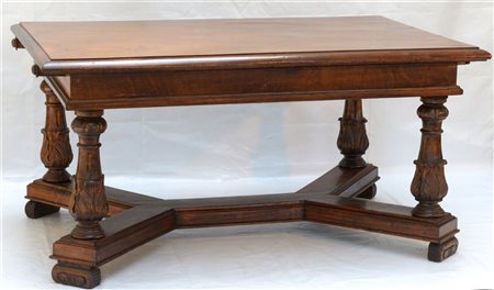 Tavolo in stile rinascimentale con gambe scolpite a volute (cm 160x75x100) (dif
