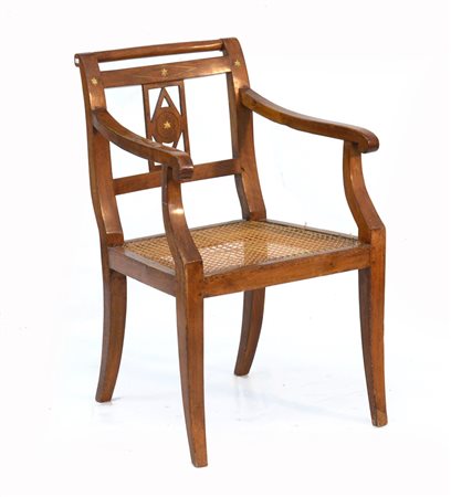 Poltrona in noce con intarsi in ottone, schienale a giorno, sedile intagliato.