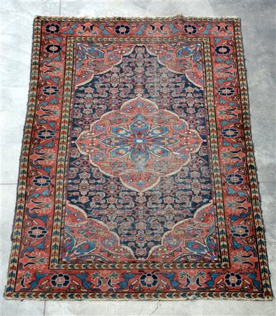 Tappeto Bachtiari, Persia secolo XX. Disegno a medaglione polilobato rosso e az