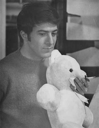 Dustin Hoffman 1969

Original gelatin silver print large size.
cm 30,6 x 24

12