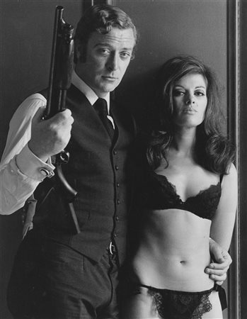 Terry O'Neill Michael Cane 1970

Original gelatin silver print large size.
Photo