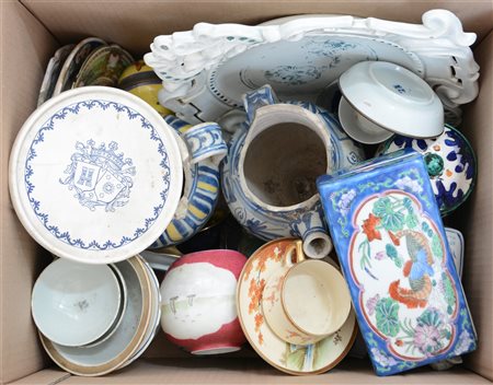 Manifatture diverse
Lotto composto da numerosi oggetti in ceramica, porcellana