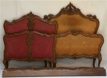 Lotto composto da due letti a una piazza con cimase intagliate (difetti)