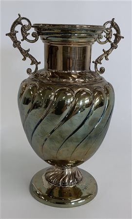 Vaso biansato in argento, anse a doppie volute fogliate. Argeniteri F.lli Cacch