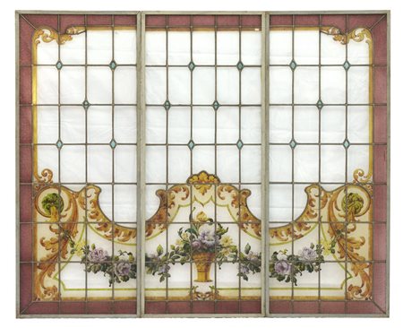 Gruppo di tre vetrate con vetri policromi legati al piombo. Prima metà secolo X