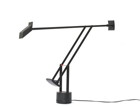 Richard Sapper Lampada da tavolo modello "Tizio ". Produzione Artemide, Milano,