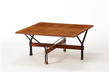 Tavolino con piano in teak impiallacciato, struttura in piattina di metallo ver