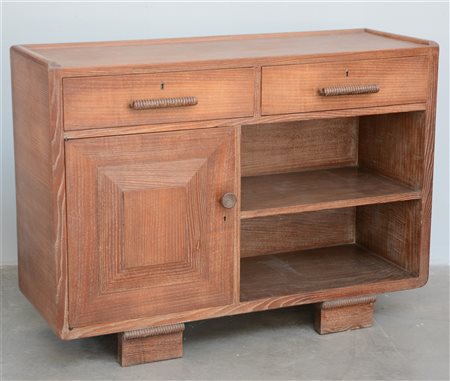 Credenza in rovere impiallacciaoto e bordato a due cassetti, sportello e vani.