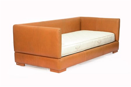 Grande divano letto a tre posti in pelle marrone chiaro (mancante della copertu