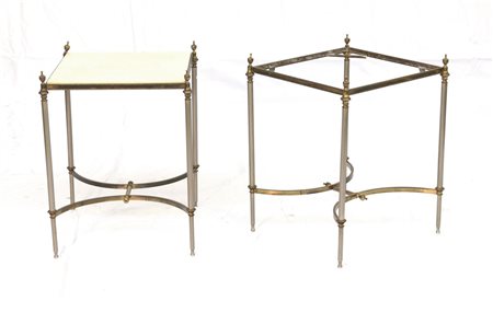 Coppia di tavolini in metallo con ripiano superiore in marmo bianco (cm 44x60x4