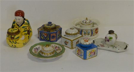 Manifatture francesi dei secoli XIX/XX, lotto di sette calamai in ceramica e po