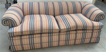 Parte di fornitura da salotto composta da un divano a due posti e una poltrona