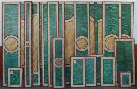 Lotto composto da vari pannelli per boiserie in legno laccato a finto marmo e m