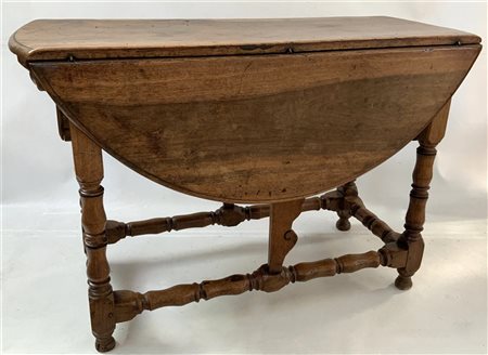 Tavolo ad alette ad un cassetto sottopiano con gambe e traverse tornite (cm 100