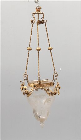 Lampadario a lanterna con struttura in metallo dorato e decorato a fiori e fogl