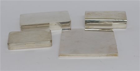 Lotto in argento composto da quattro portasigarette a corpo liscio (gr 1400) (d