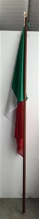 Bandiera italiana in tessuto (cm 150x96) completa di asta (lievi difetti)