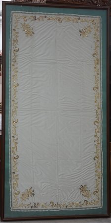 Lotto composto da capi d'abbigliamento ottomani da bambino entro tre cornici. T