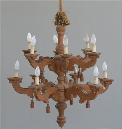 Lampadario in legno a dodici luci disposte su due file (h cm 100) (difetti e ma