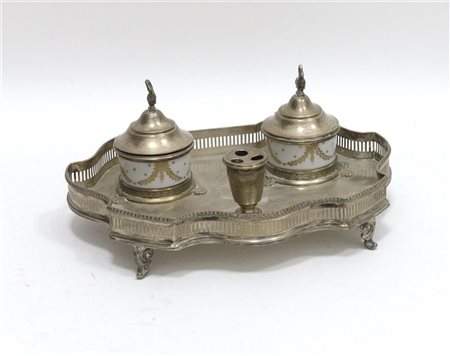 Calamaio in argento con vaschette in ceramica decorate a festoni dorati con cop