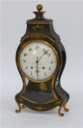 "ROBERT
Pendola da camino con cassa in legno laccato e dorato quadrante a smalt