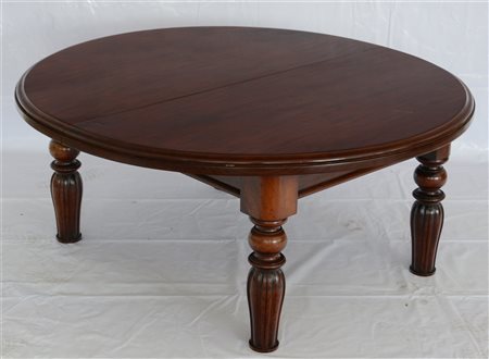 Tavolo da salotto con piano di forma circolare e gambe tornite (d. cm 125 x h.