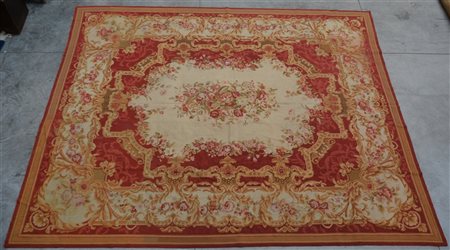 Tappeto piccolo punto in stile Aubusson in lana di moderna manifattura decorato