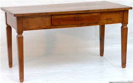 Scrivania in noce con piano filettato, cassetto nella fascia, quattro gambe squ