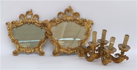 Lotto composto da una coppia di cartagloria in legno intagliato e dorato con ci