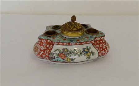 Manifattura di Samson, fine del secolo XIX, calamaio in porcellana decorato in