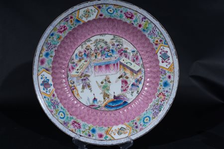 Arte Cinese  A large famille rose porcelain dish China, Qing dynasty, 19th century .