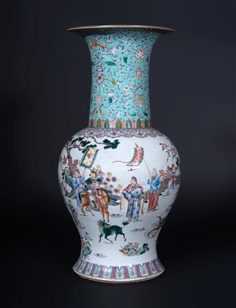 Arte Cinese  A baluster porcelain vase painted with characters and bearing a Jiaqing red zhuanshu mark at the baseChina, 19th century .