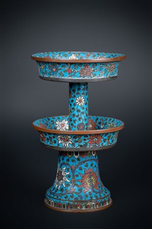 Arte Cinese  A cloisonnè altar piece China, Ming dynasty, 15th century .