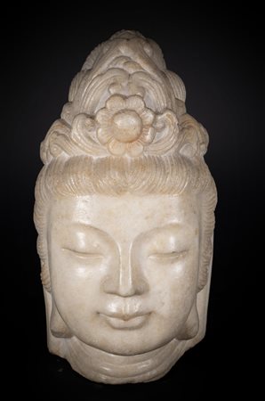 Arte Cinese  A large marble head of Guanyin China, Ming dynasty.