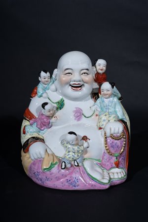 Arte Cinese  An enamelled porcelain Budai figure China, 20th century .