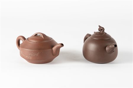 Arte Cinese  Two earthenware Yixing teapots China, Qing dynasty, 19th century .