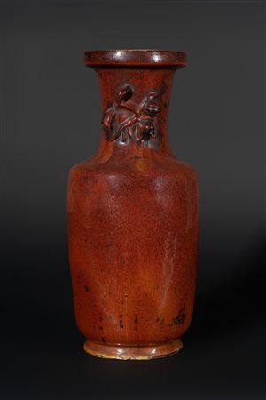 Arte Cinese  A red glazed baluster vase China, Qing dynasty, 19th century .