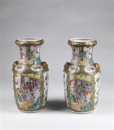 Arte Cinese  A pair of Canton vases painted with courtly scenes China, Qing dynasty, 19th century .