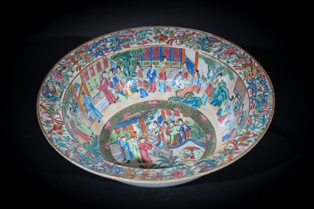 Arte Cinese  A Canton porcelain basin enamelled with characters and flowers China, Qing dynasty, 19th century .