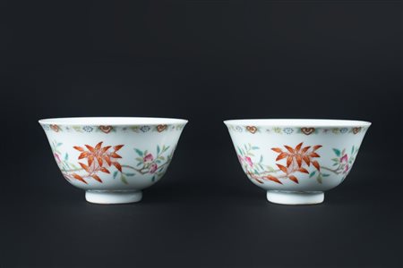 Arte Cinese  A pair of doucai porcelain cups painted with bats and flowers and bearing a Daoguang six character seal mark at the base China, 20th century or earlier .