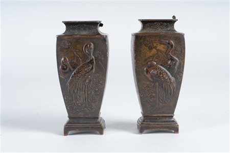 ARTE GIAPPONESE  A pair of small cloisonnè squared vases depicting with cranes Japan, late 19th century .