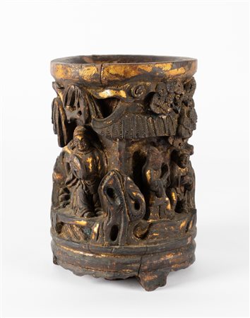 Arte Cinese  A large wooden lacquered bitong brush pot carved with characters China, Qing dynasty, 19th century .