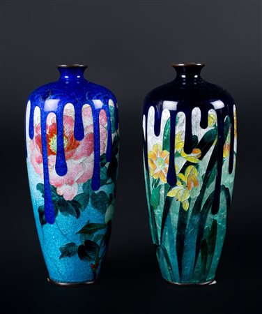 Arte Cinese  A pair of guilloche vases with floral and dripping decoration Japan, early 20th century .