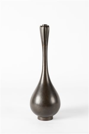 ARTE GIAPPONESE  A garlic head bronze vase Japan, early 20th century .