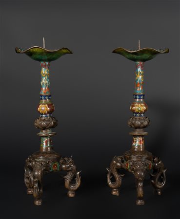 Arte Cinese  A pair of cloisonné enameled bronze candlesticks China, Qing dynasty, 19th century .