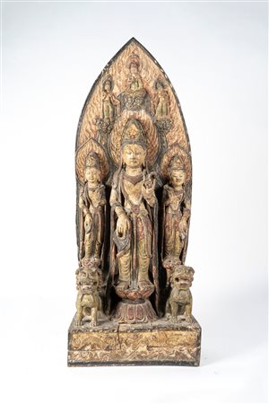 Arte Cinese  A wooden lacquered stele depicting Guanyin flanked by attendants China, late Ming dynasty or later .